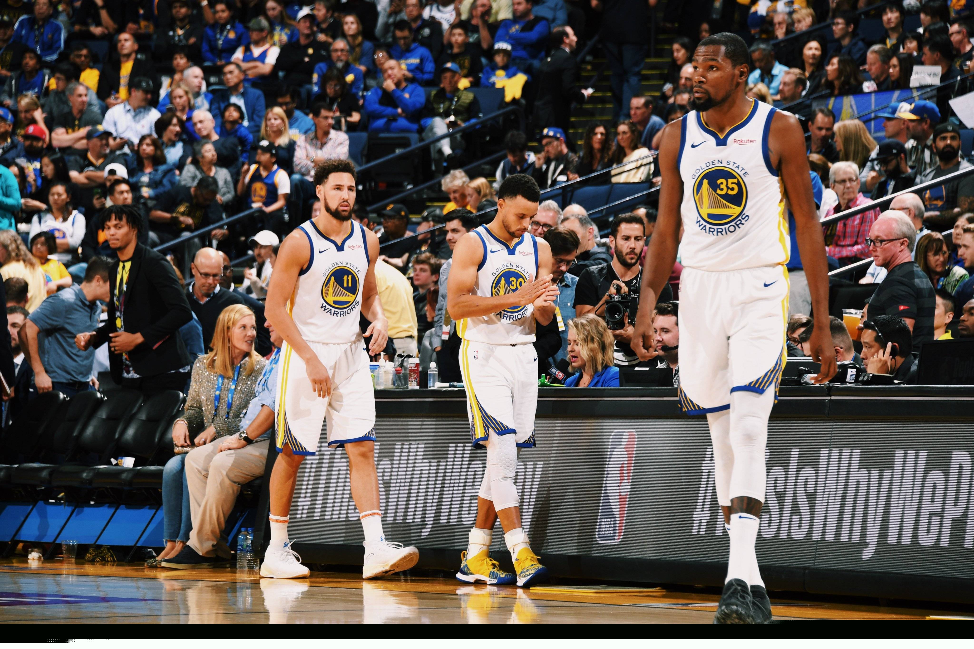 足球这项运动陪伴了我整个初高中，今天我十八岁了，...（十八岁这天，回望与足球同行的初高中岁月）