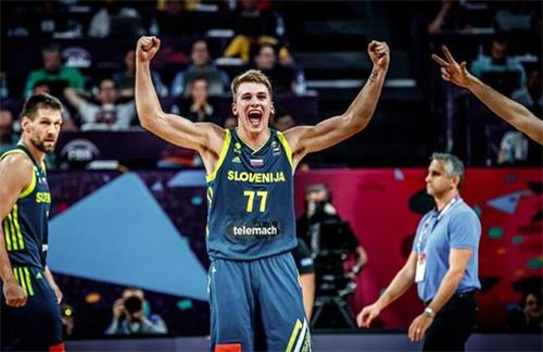 篮球篮网球迷线上互动热烈（篮球与篮网球迷线上互动火爆）