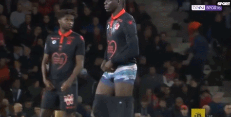 持续发力！萨林杰送长传 胡明轩助张昊上篮将分差拉开到20分以上（火力不减！萨林杰长传发动，胡明轩助张昊上篮，领先突破20分）