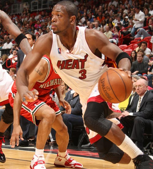 各位雷速老哥们下午好~最受欢迎的《体坛女神》栏目又在周四与大家准时见面啦！（雷速各位老哥下午好，人气栏目《体坛女神》周四如约与大家相见！）