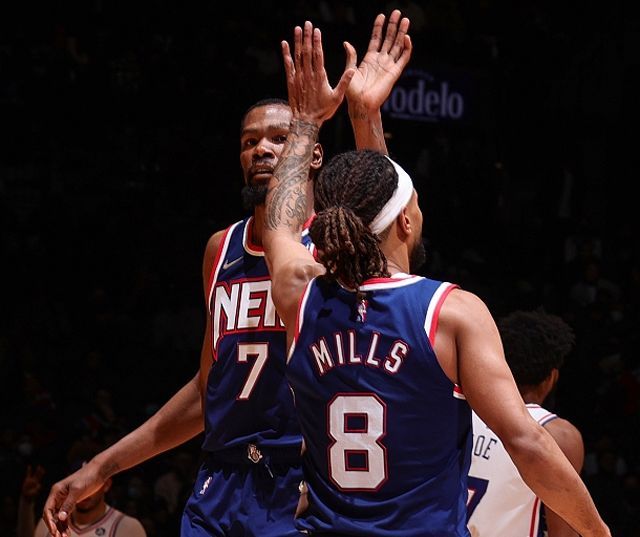 世体：欧足联批准巴萨重返诺坎普踢欧冠，首战对阵法兰克福（世体：欧足联同意巴萨回归诺坎普征战欧冠，首战迎战法兰克福）