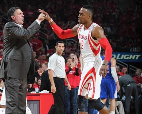 西甲新赛季年度赛事收官 巴萨稳居积分榜榜首（西甲新赛季收官，巴萨稳坐积分榜首位）