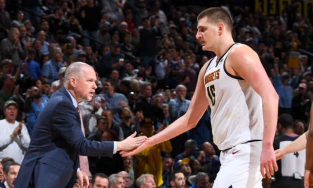 中超国内球员限薪500万元 俱乐部签“阴阳合同”将降级（中超设国内球员年薪上限500万，俱乐部签“阴阳合同”将被降级）