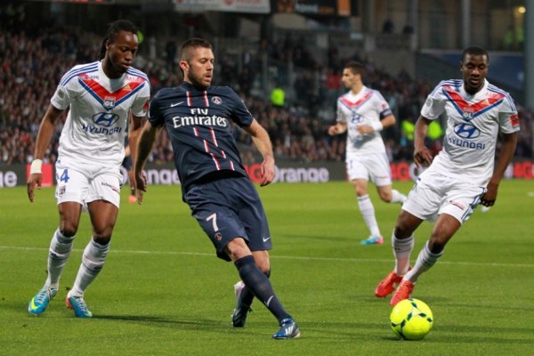 雷霆凭借亚历山大37分统治力，以122比95大胜开拓者，九连胜稳居西部前列。（亚历山大轰37分，雷霆122-95碾压开拓者，豪取九连胜稳居西部前列）