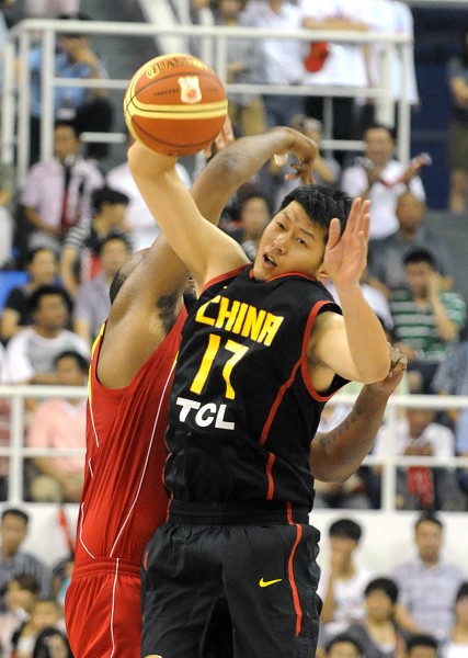 乌度卡：伊森因为身体酸痛将缺席今天对阵掘金的比赛（乌度卡：伊森因身体酸痛无缘今日对掘金之战）