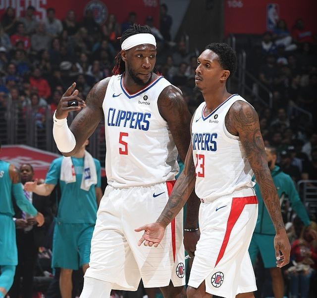 莱万多夫斯基在巴萨的点球表现：从辉煌到困惑（莱万多夫斯基在巴萨的点球轨迹：由高光到迷失）