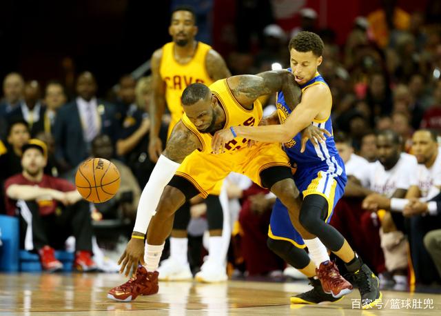 米切尔：以前拿到埃迪·库里转赠他人的球鞋 他不知道曾帮助过我（米切尔：曾获埃迪·库里转送球鞋 他不知道自己曾帮助过我）