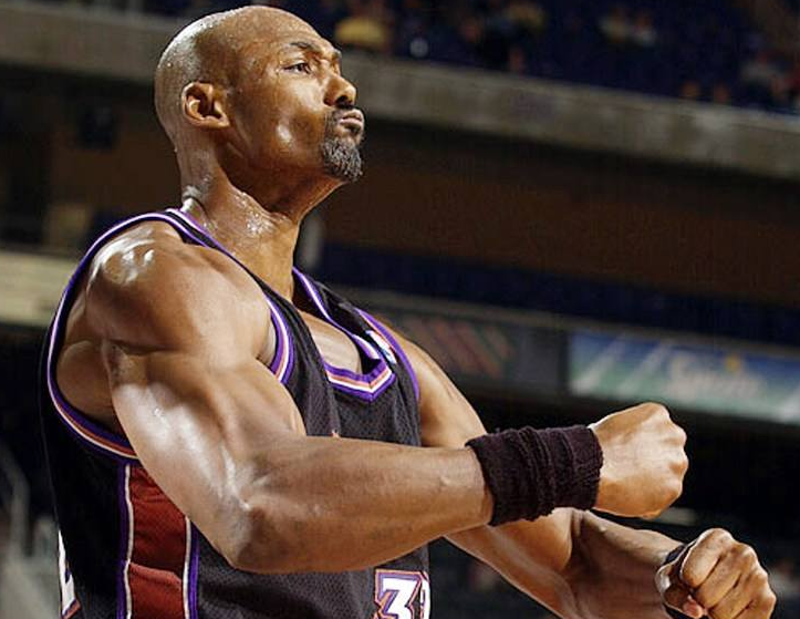 队报评法甲第14轮最佳阵：托万助朗斯登顶领衔，巴黎无人入选（队报评出法甲第14轮最佳阵容：托万领衔助朗斯登顶，巴黎零入选）