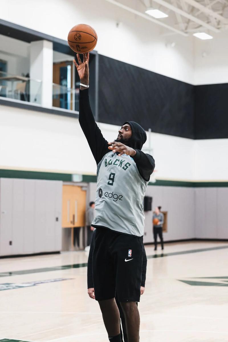 比萨终结开季10轮不胜，时隔34年半再次在意甲赢球（比萨结束开季十轮不胜，阔别34年半重返意甲胜场）