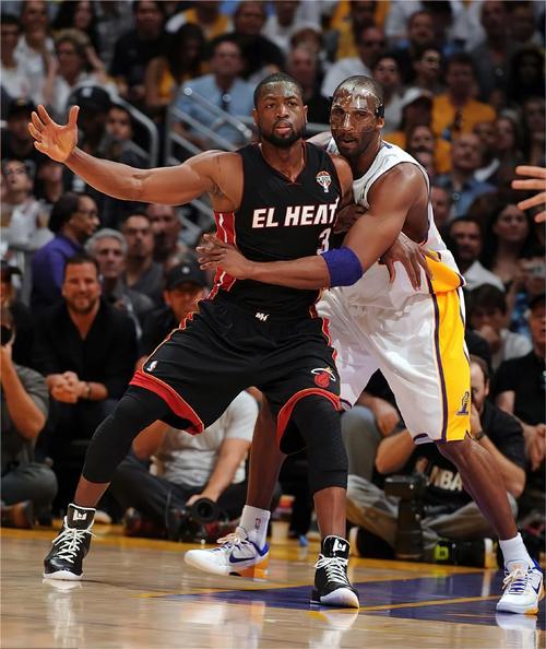 状态低迷遭遇三连平，皇马丢掉西甲积分榜榜首（三连平凸显状态低迷，皇马让出西甲榜首）