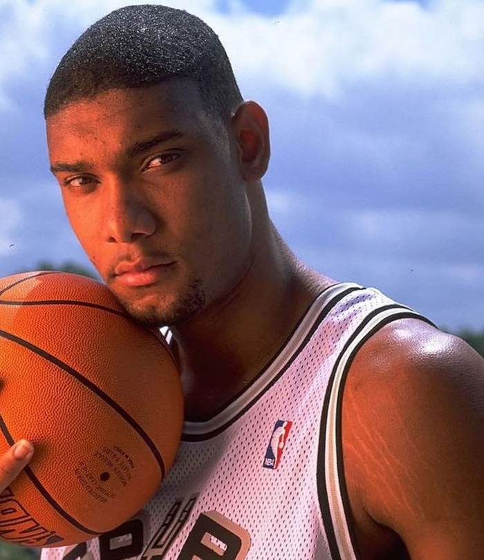 💡早报：34岁格列兹曼荣获金足奖（晨报：34岁格列兹曼加冕金足奖）