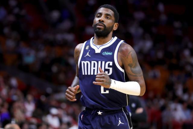 混团夺冠，国乒陪练角落等待，谁注意孙颖莎举动，刘国梁没说错（混合团体夺冠，国乒陪练默默守在角落，孙颖莎细节引发关注，刘国梁说得没错）