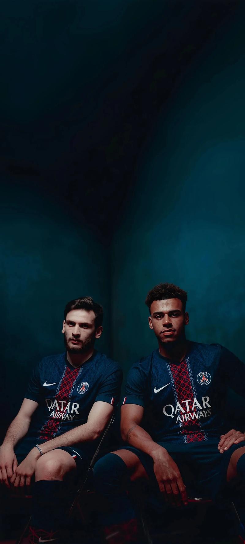 李新翔：武磊是我的榜样，能和自己的偶像一起踢球感觉很奇妙（李新翔：以武磊为榜样，与偶像并肩作战倍感奇妙）