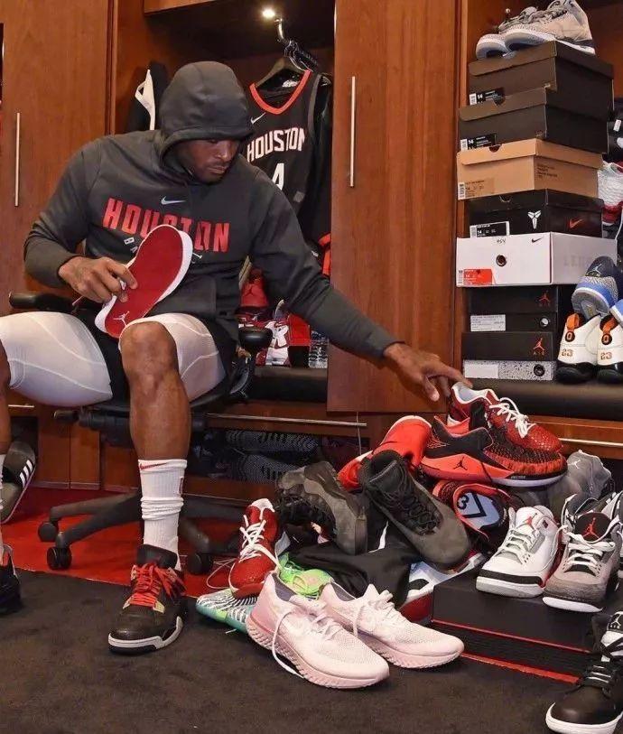 战三镇替补出场，依木兰完成山东泰山一线队首秀（替补登场对阵三镇，依木兰迎来山东泰山一线队处子秀）