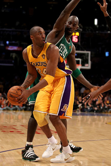 足坛U20球员转会费TOP20：姆巴佩1.8亿欧第一，菲利克斯第二（U20球员转会费前20榜：姆巴佩以1.8亿欧领跑，菲利克斯位居第二）