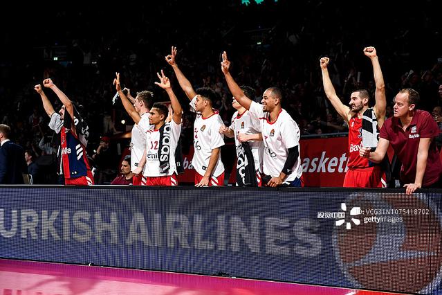 法尔克：拜仁重视巴黎对于帕的兴趣，将为他提供涨薪续约合同（法尔克：拜仁已关注巴黎对帕的追逐，计划以加薪续约留人）