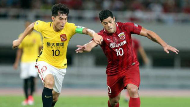 地上足球：梅西带队迈阿密夺冠，球王伟大无需多盐？（梅西率迈阿密夺冠：球王伟业，毋须多言）