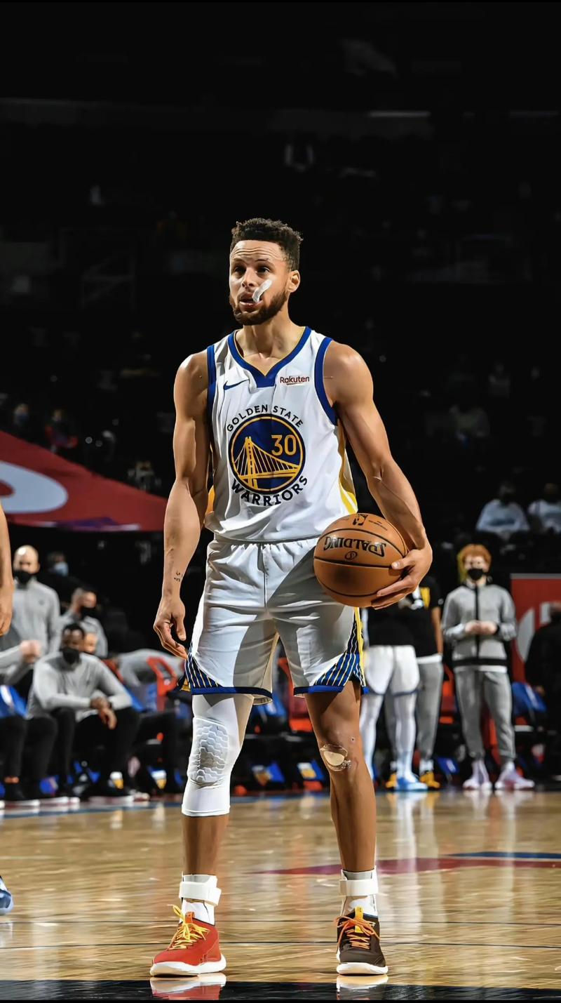 奇兵！泰森15中11轰24分，第三节独砍16分（爆发！泰森15投11中砍下24分，第三节独得16分）