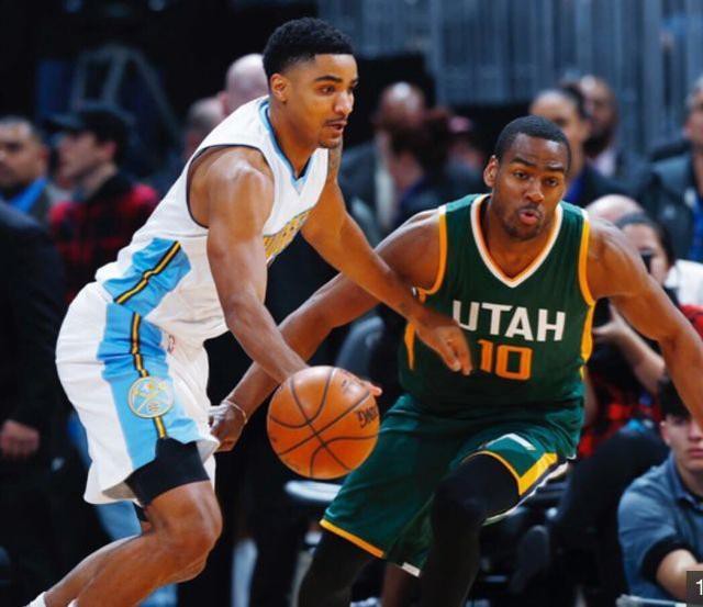 攻防建功！王岚嵚三分再中 随后前场抢断顺势上篮再中（攻守两端发力！王岚嵚再中三分，前场抢断一条龙上篮命中）