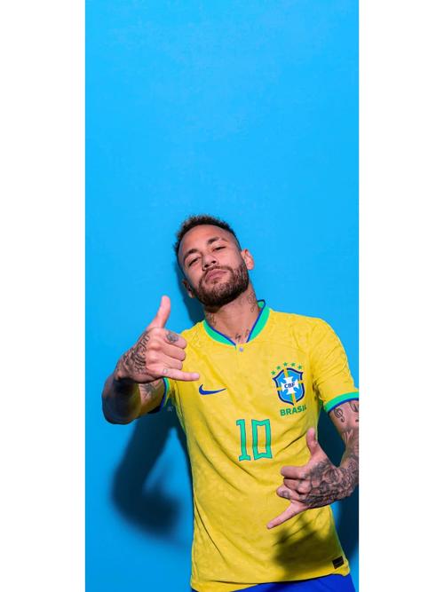 梅西世界杯夺冠后技术体能退化程度引关注（梅西世界杯封王后技术与体能下滑程度成焦点）